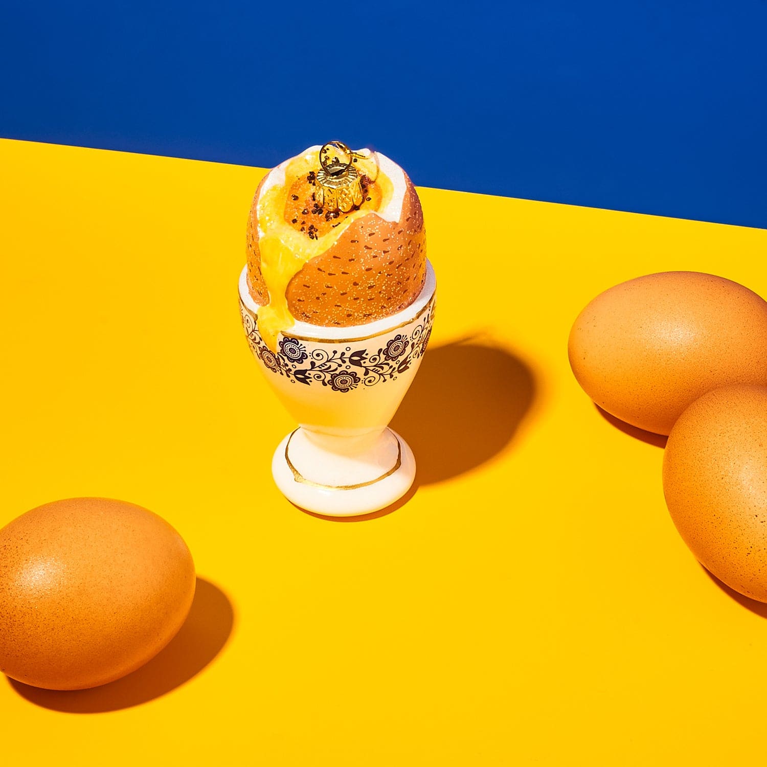 Egg in Cup Ornament Gl-591 Onsite24 - Ornament2024