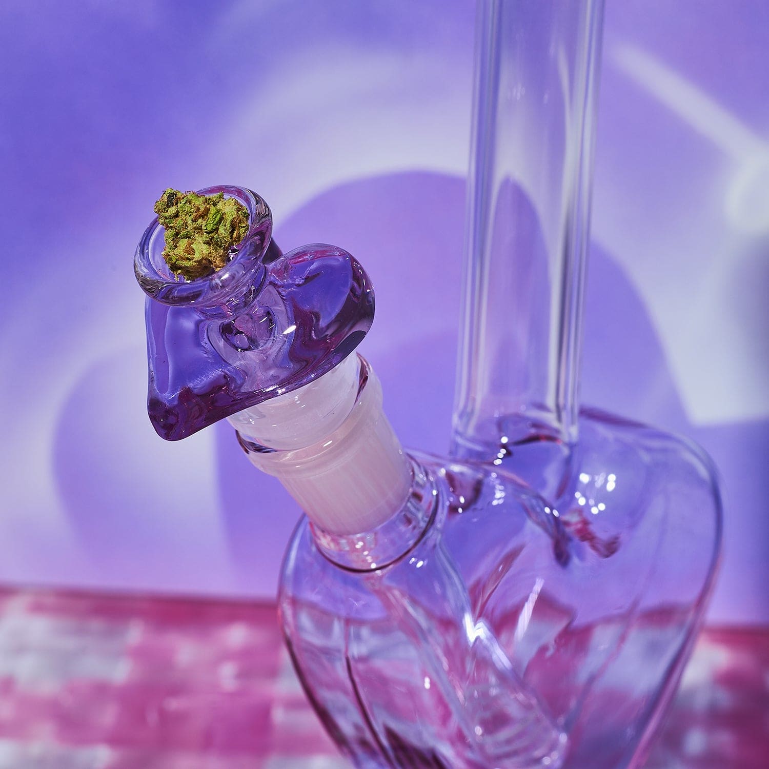 Glass Heart Bong Aesthetic - Barbiecore Cannastyle Exclusive