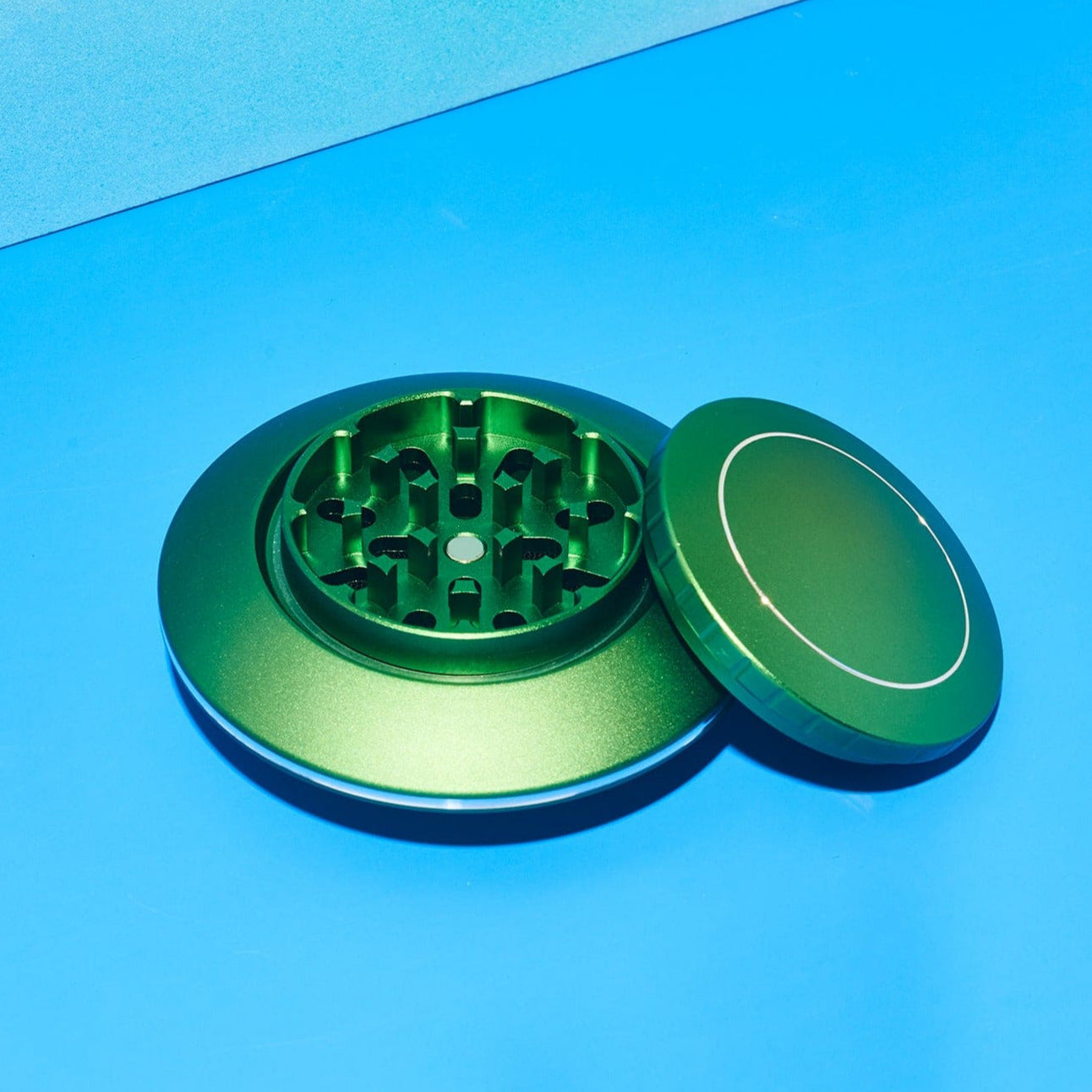 Green Ufo Grinder Cute Grinder - Ekptracking - Smoke