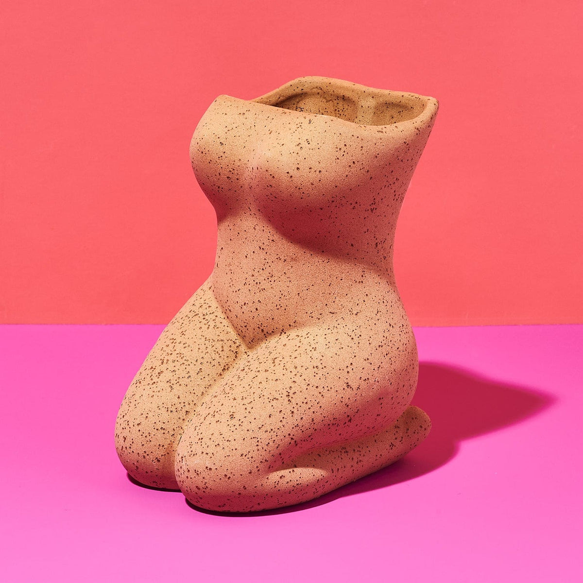 Kneeling Body Vase Table1vday24 - Web0224 - Webq124