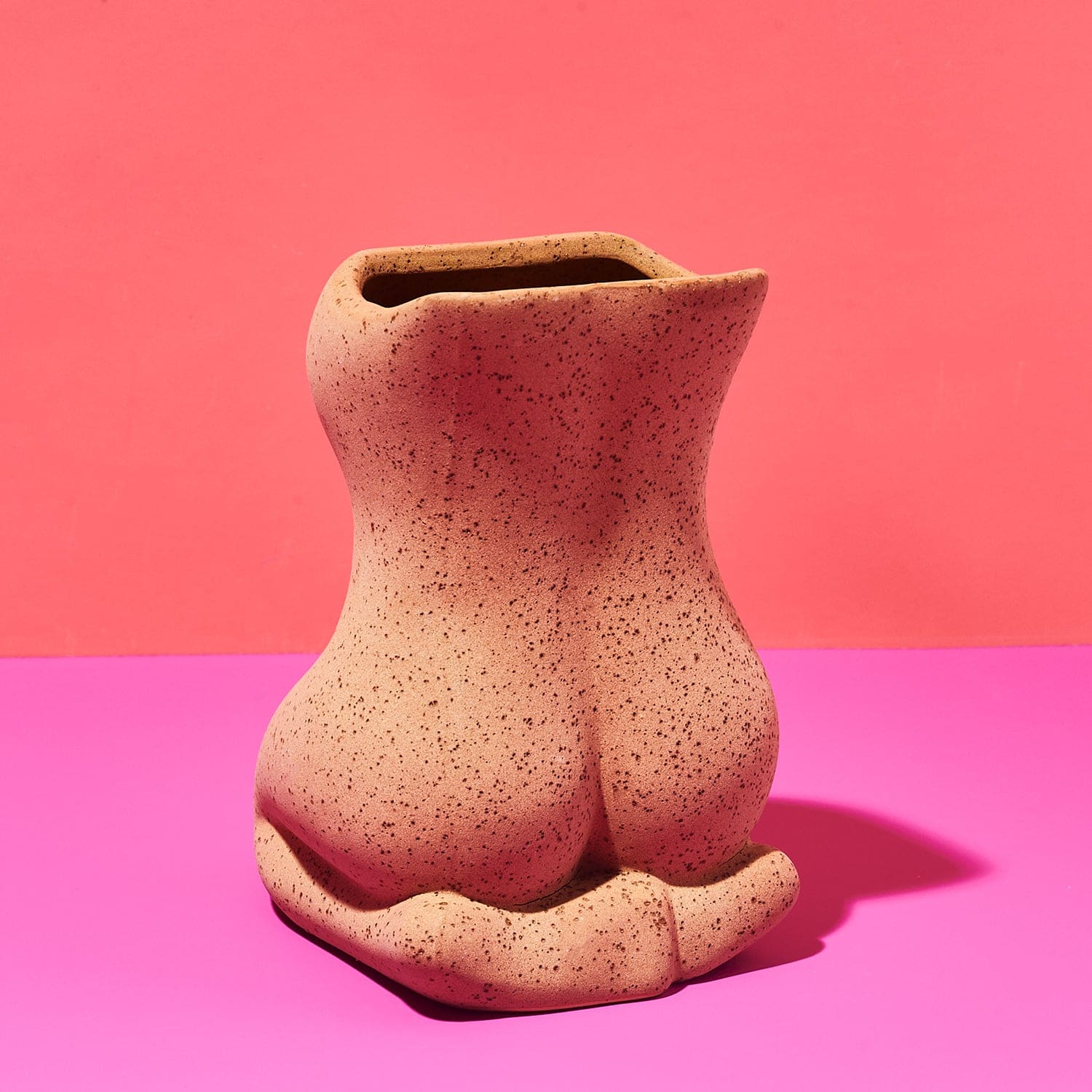 Kneeling Body Vase Table1vday24 - Web0224 - Webq124