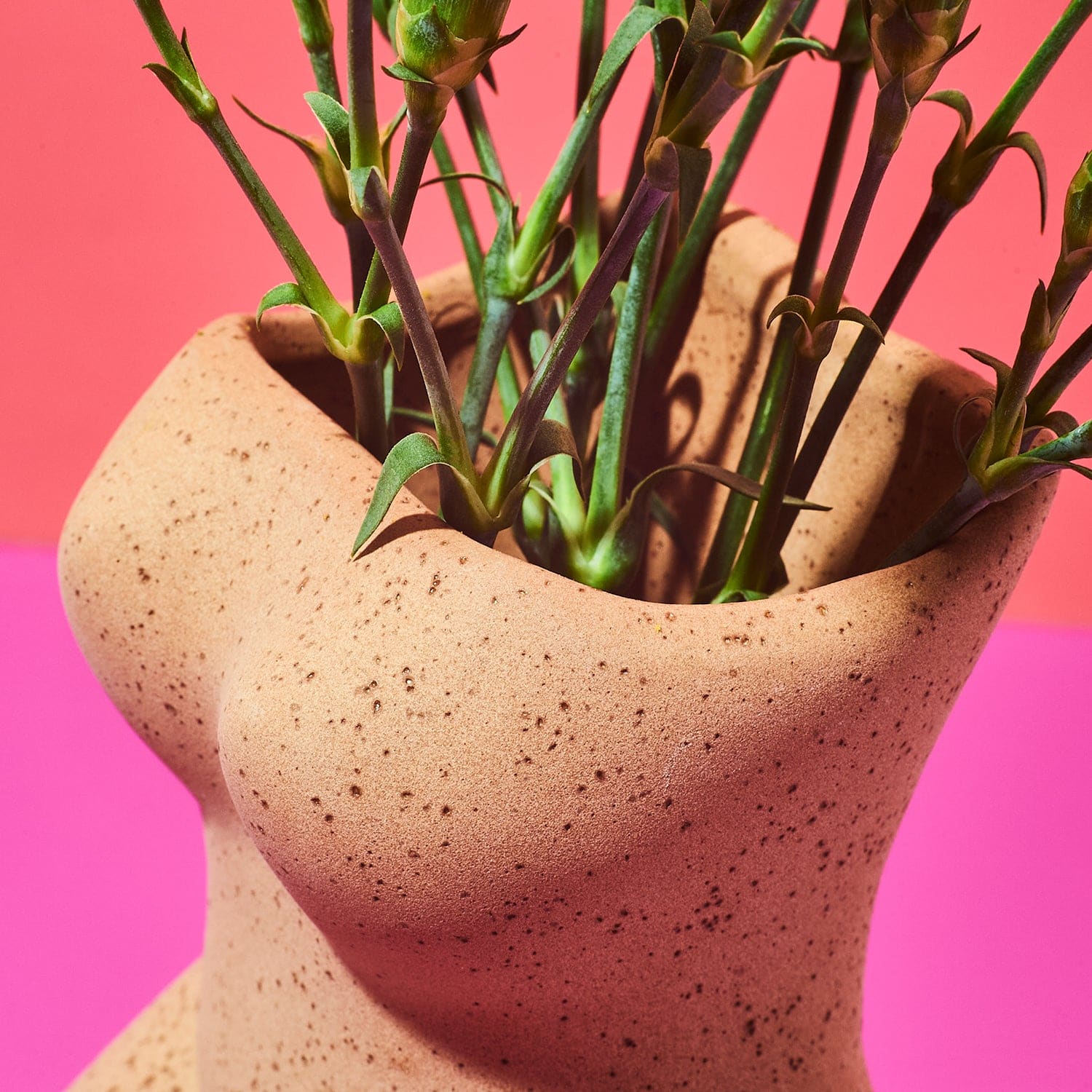 Kneeling Body Vase Table1vday24 - Web0224 - Webq124