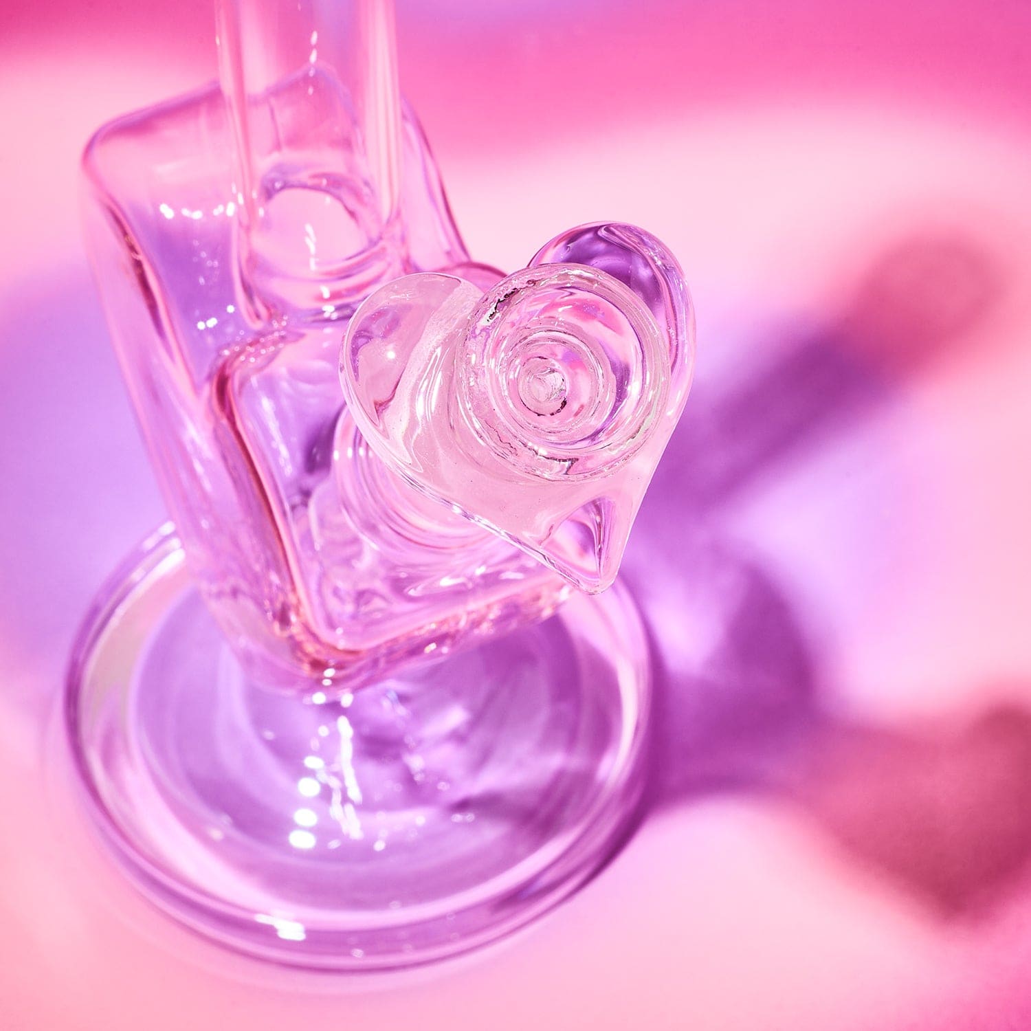 Glass Heart Bong Aesthetic - Barbiecore Cannastyle Exclusive
