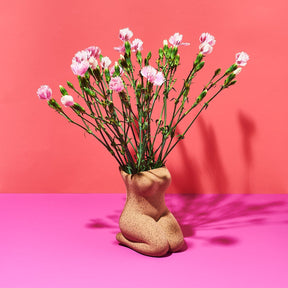 Kneeling Body Vase Table1vday24 - Web0224 - Webq124