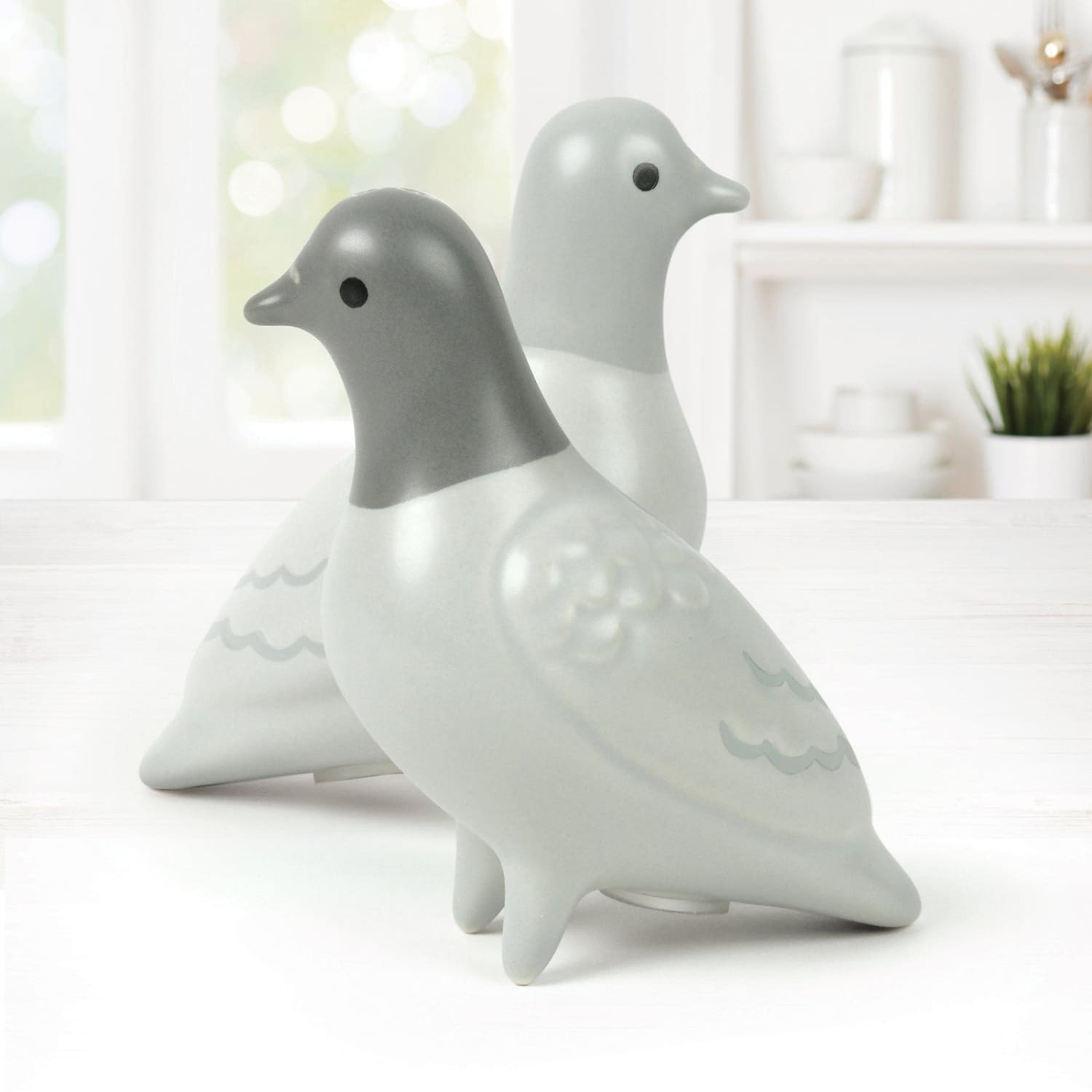 Pigeon Salt and Pepper Shakers i <3 Nyc Gifts - Kitchen