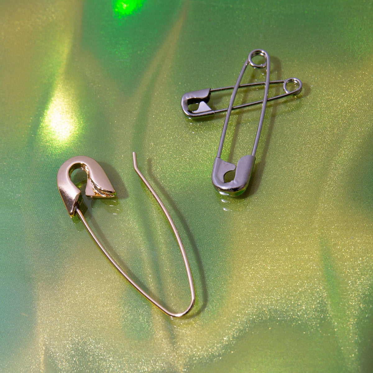 Safety Pin Hoop Earrings Gemsandjewels - Gold - Hoops - 