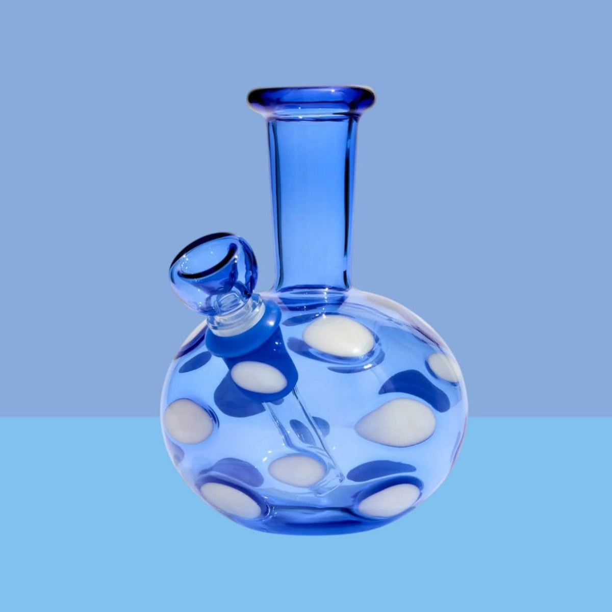 Spotted Bong in Blue Dream Aesthetic Bong - Smoke