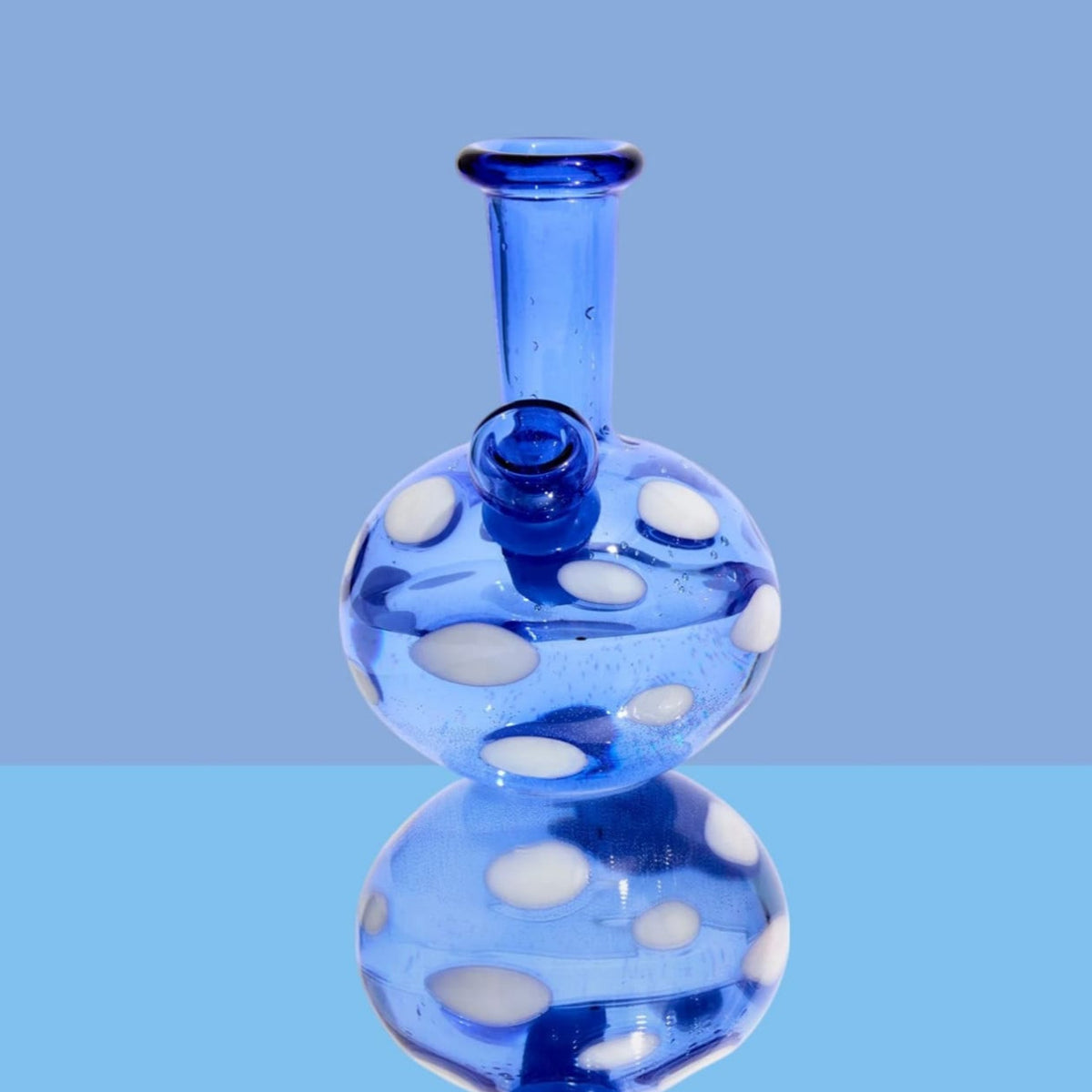 Spotted Bong in Blue Dream Aesthetic Bong - Smoke